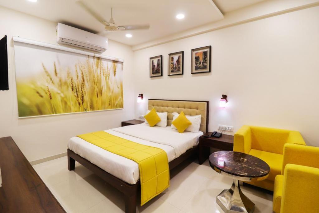 Royal Inn Hotel Ambaji ภายนอก รูปภาพ