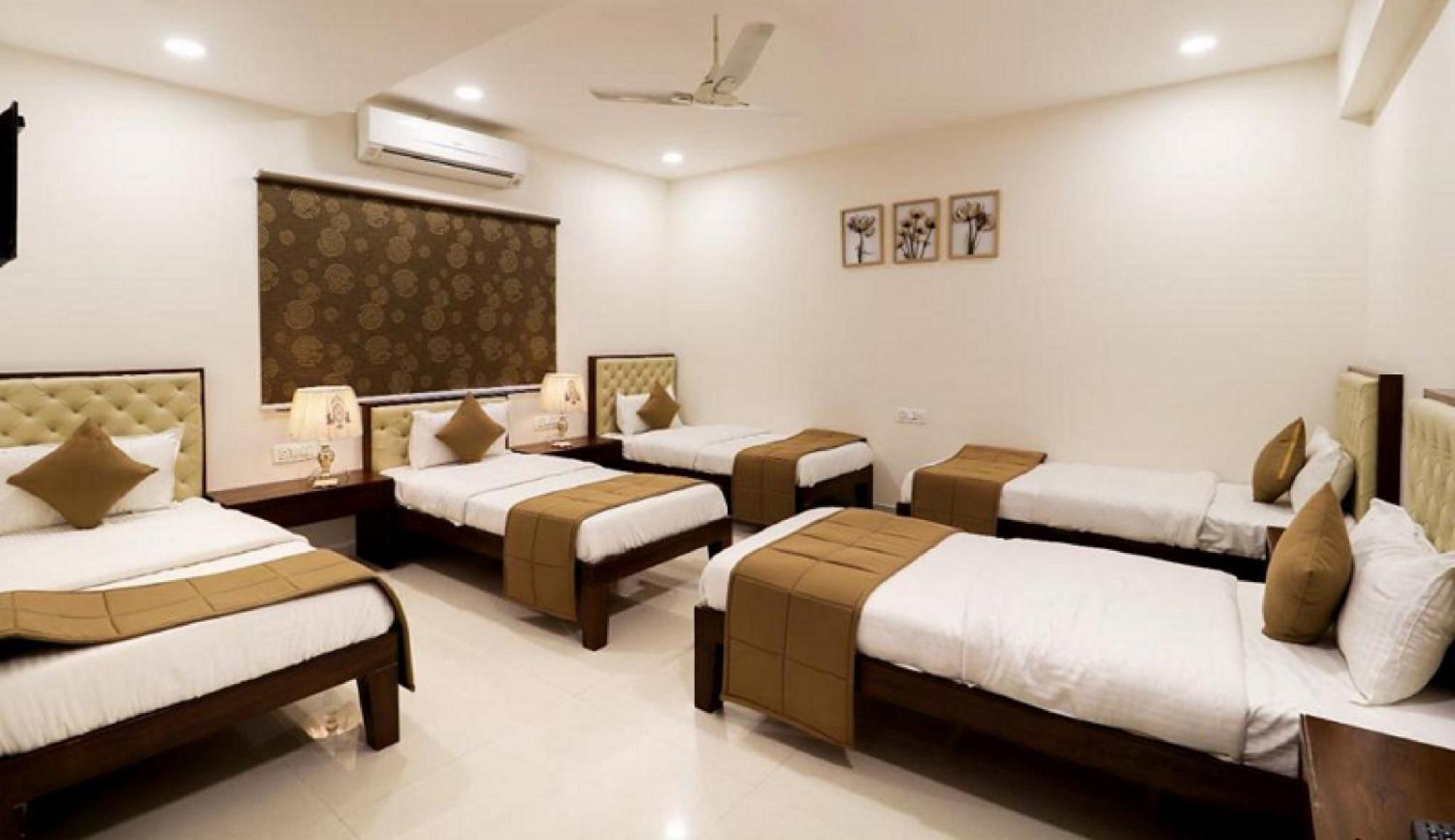 Royal Inn Hotel Ambaji ภายนอก รูปภาพ